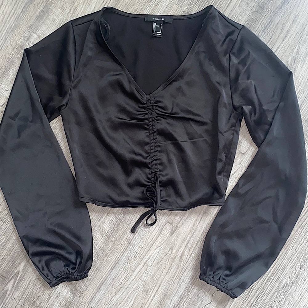 🖤Forever 21 silk top, black long sleeve, v-neck top, size small